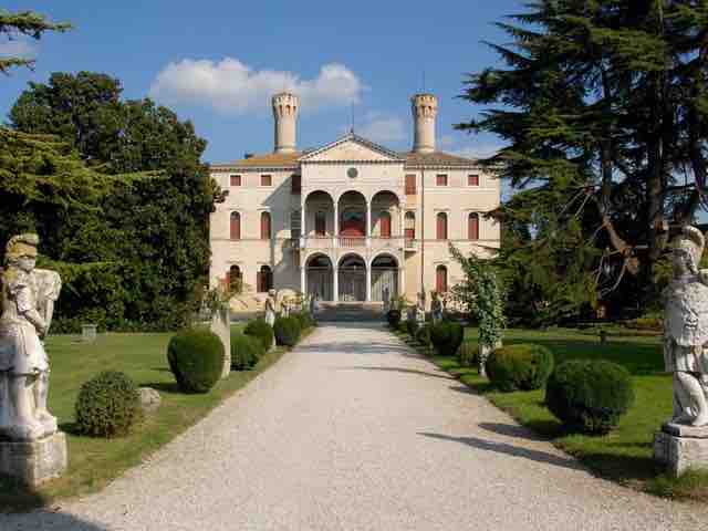 Castello di Roncade .jpg